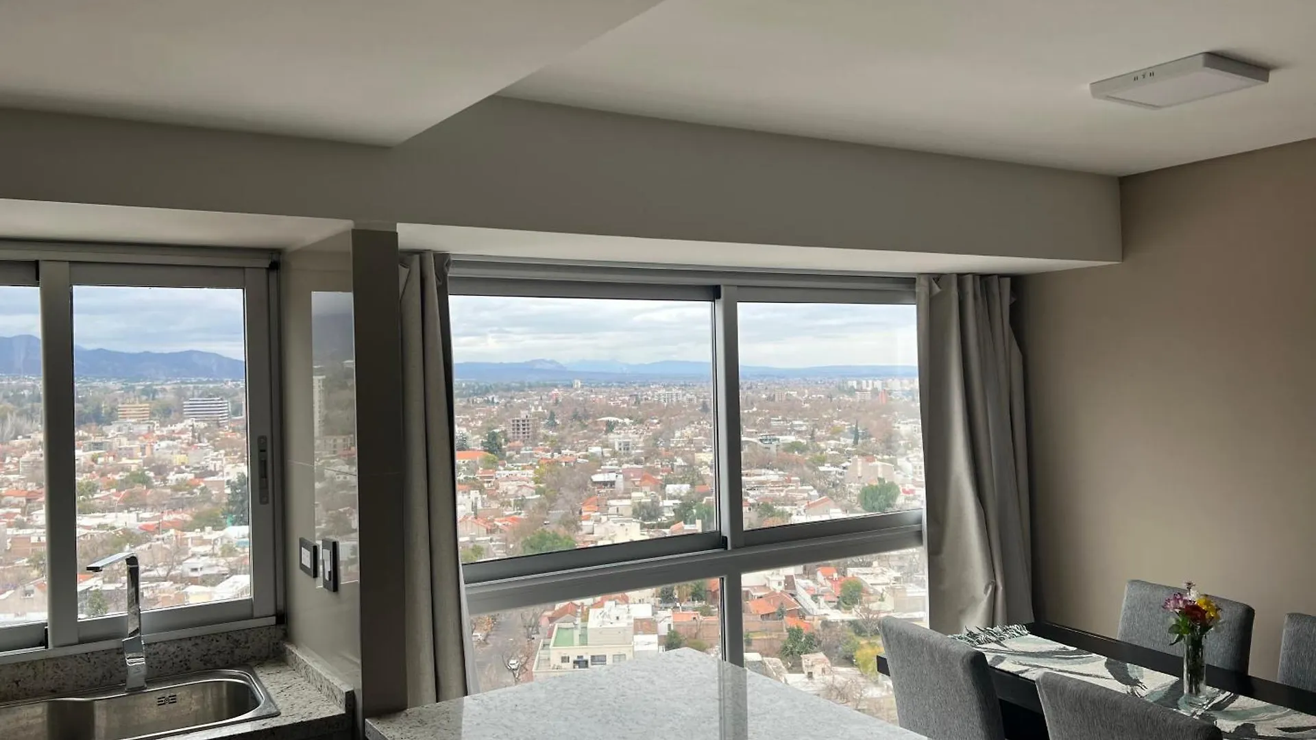 Apartamento Moderno Departamento Piso 16 Con Pileta Mendoza Argentina