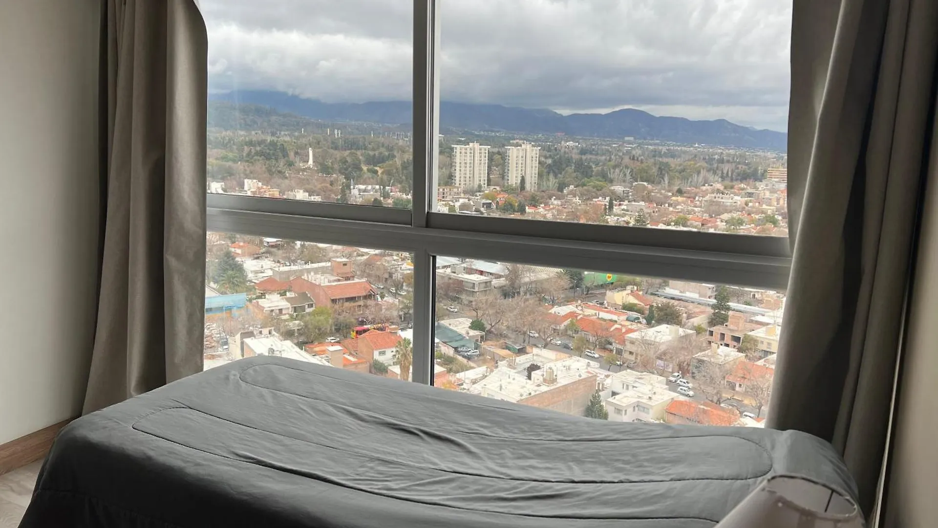 Apartamento Moderno Departamento Piso 16 Con Pileta Mendoza 0*,  Argentina